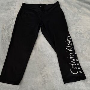 Calvin Klein Black performance 3/4 Leggings size medium women’s